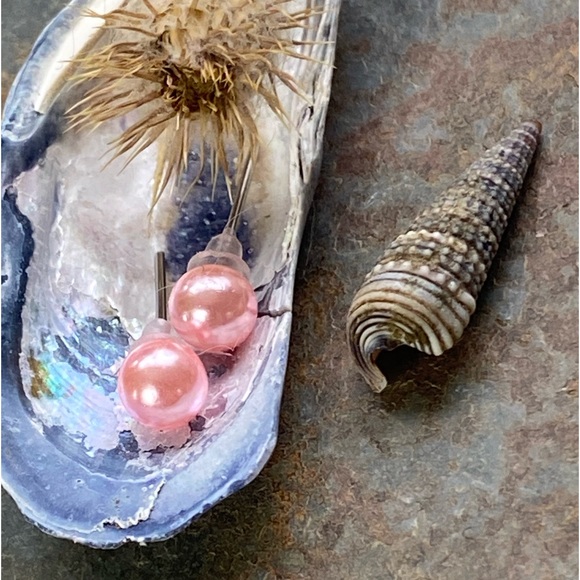 🎈Sale 🎈2 for $10 NWOT spring baby pink faux Pearl small ball post earrings - Picture 3 of 6